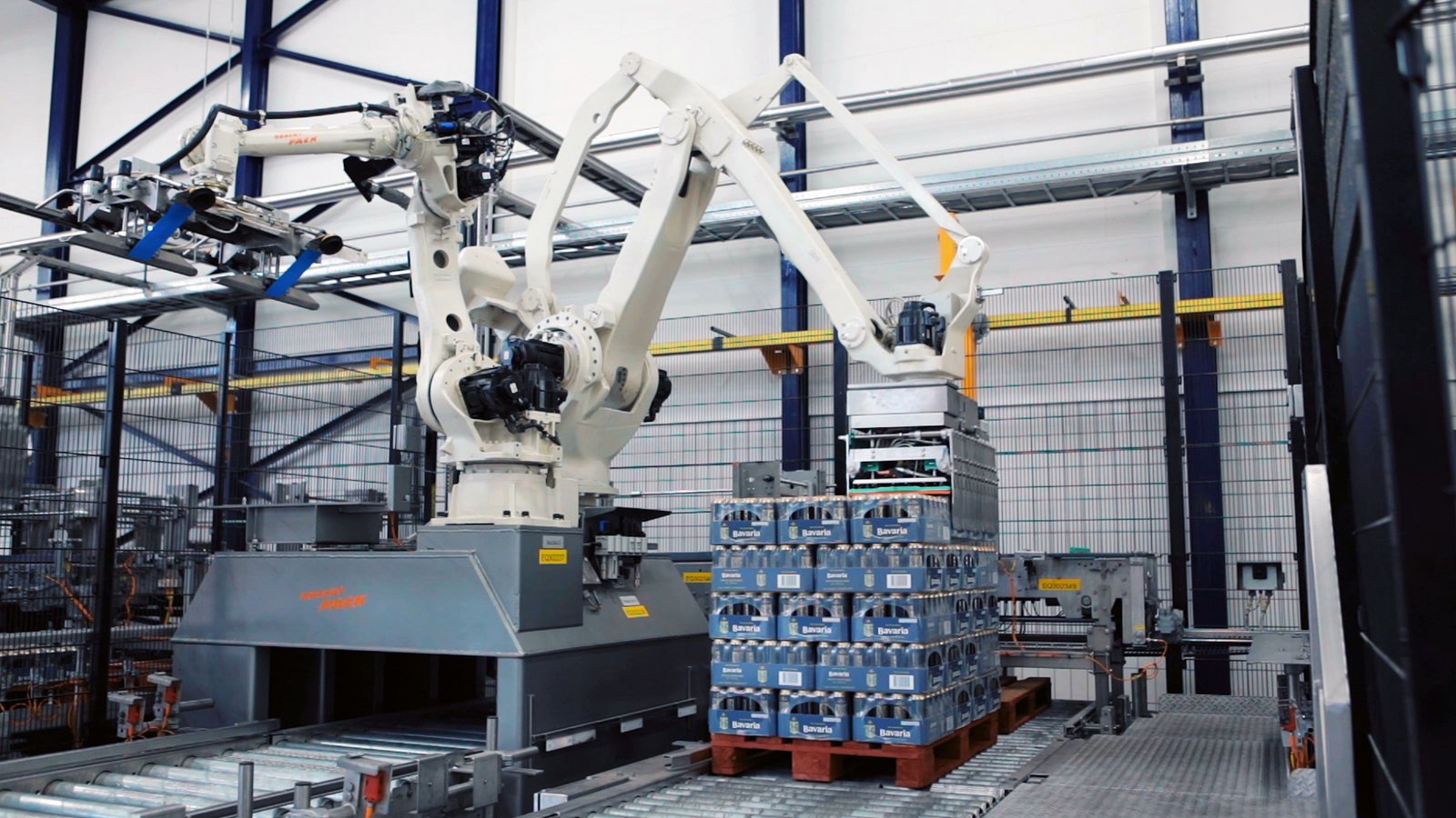 Robertpack-robot-palletising-system-for-cans-at-Swinkels-in-Lieshout